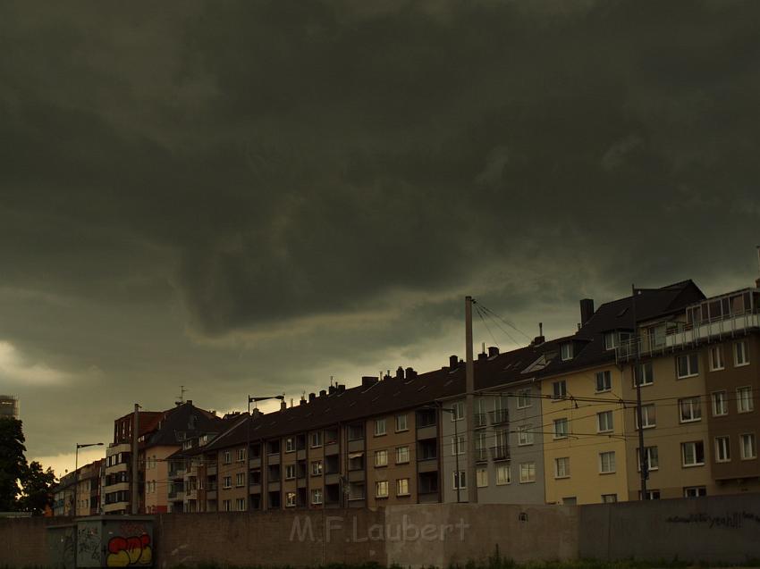 Gewitter kommt Koeln Deutz P10.JPG